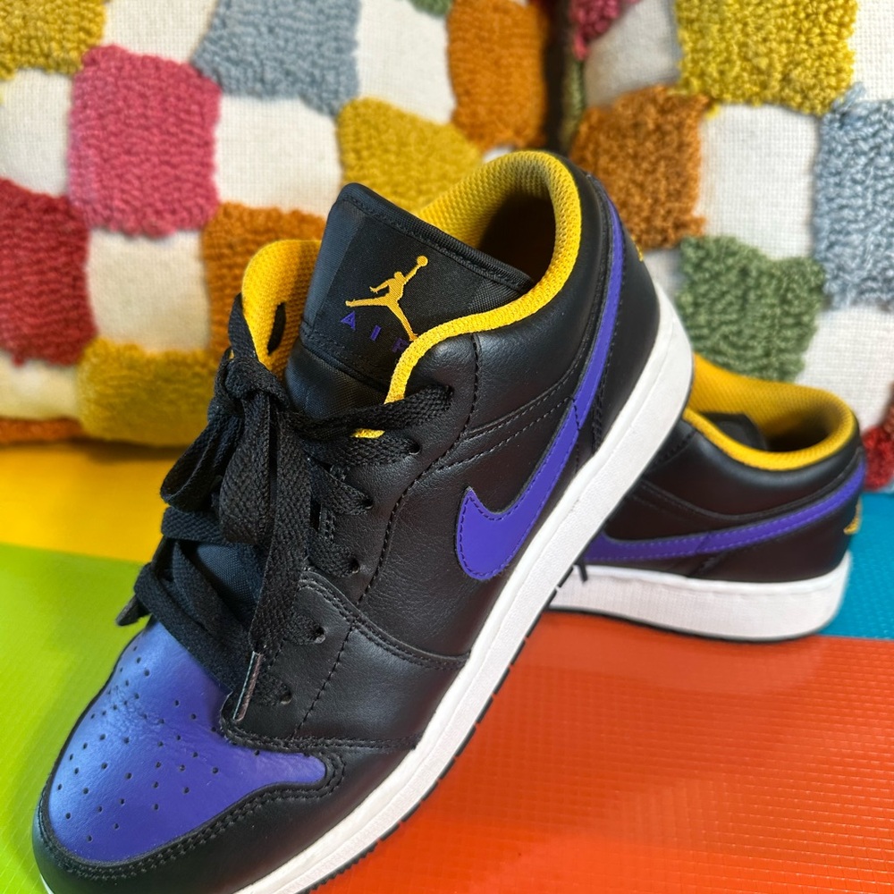 Nike Air Jordan Yellow and Black Interior